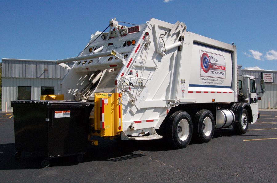DC Waste Offers Roll-Off and Front-Load Dumpsters in Nokomis, IL